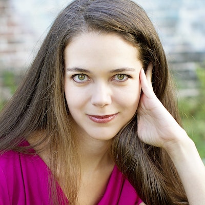 portrait photo of Jennifer Lynn Barnes