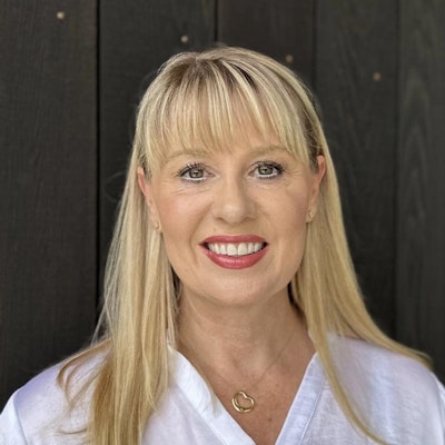 portrait photo of Jacqueline Harvey